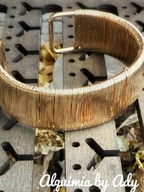 Alquimia Gold Wrapped Wire Cuff Bracelet